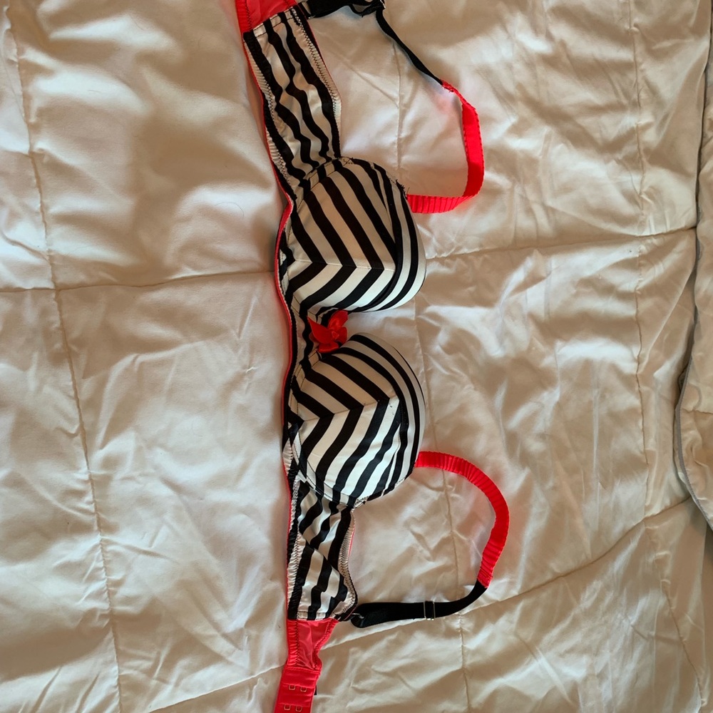 V.s bra